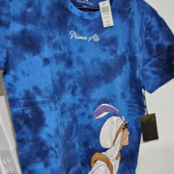 Aladdin Couples Tee Mens Medium Prince Ali Kiss Disney Boxlunch Exclusive New - Picture 2 of 10